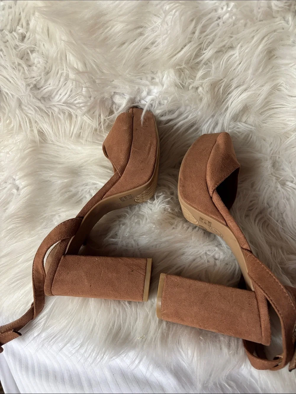 Chinese Laundry Tan Suede Platform Peep-Toe Block Heels Size 8.5